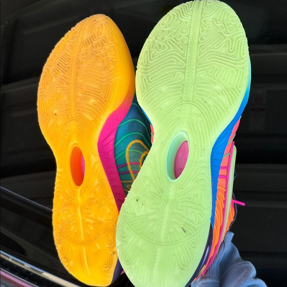 LeBron Basketball Shoes - Picture 2 of 3